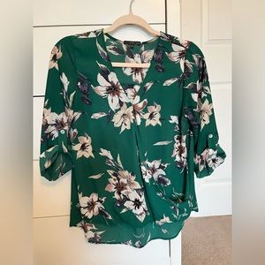 West Kei stitch Fix Green Floral Christmas Holiday Stretch blouse 3/4 Small